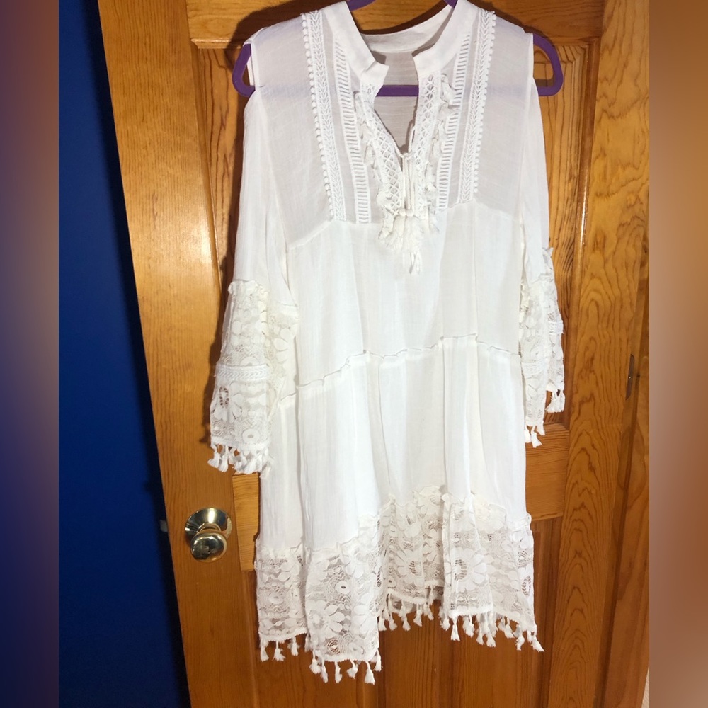 Women’s Bohemian White Dress with Lace & Bell Sleeves, size 6 - Picture 3 of 7